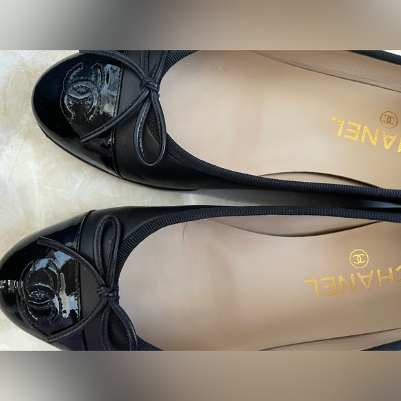 Chanel Ballet Flats Lambskin & Patent Calfskin - Picture 7 of 16